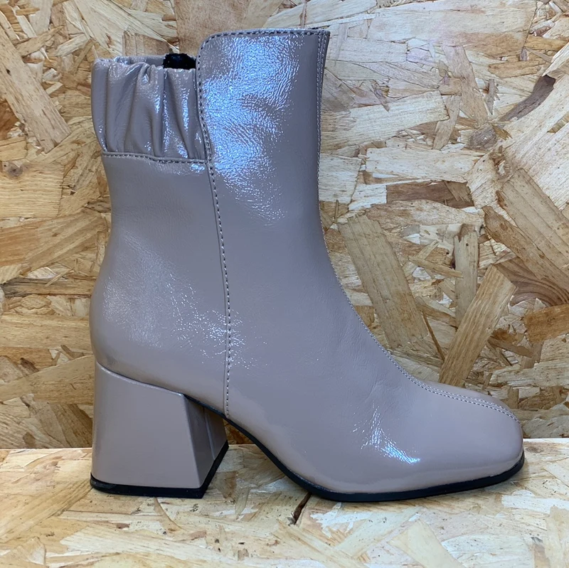 S. Oliver Damen Fashion Patent Ankle Boot mit Absatz - Taupe