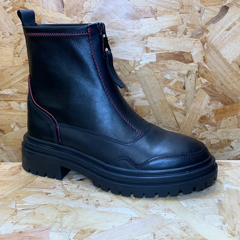 Carmela Modische Damen-Stiefelette aus Leder – Schwarz