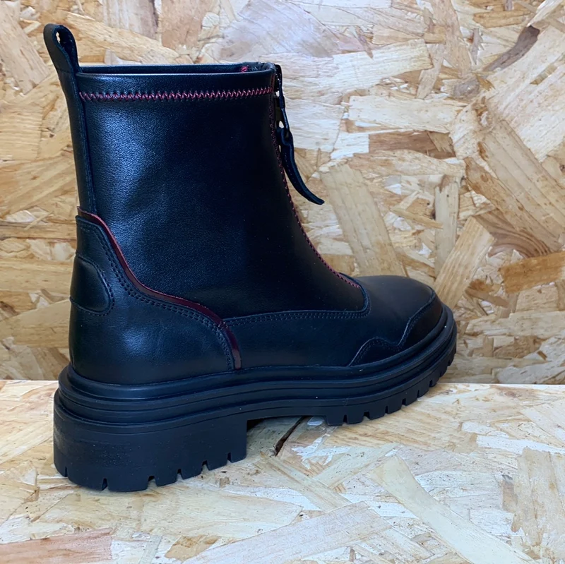 Carmela Modische Damen-Stiefelette aus Leder – Schwarz