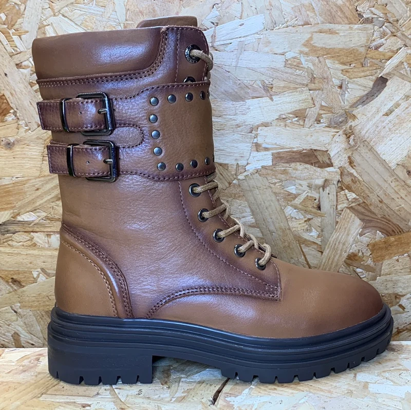 Carmela Modischer Damenstiefel aus Leder – Kamel