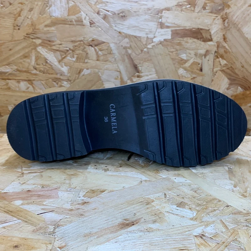 Carmela Modische Damen-Stiefelette aus Leder – Schwarz