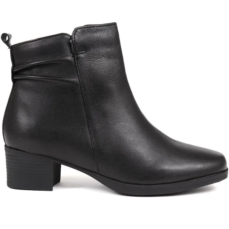 Polished Leather Heeled Ankle Boots - NAP38003 / 324 193 - Black