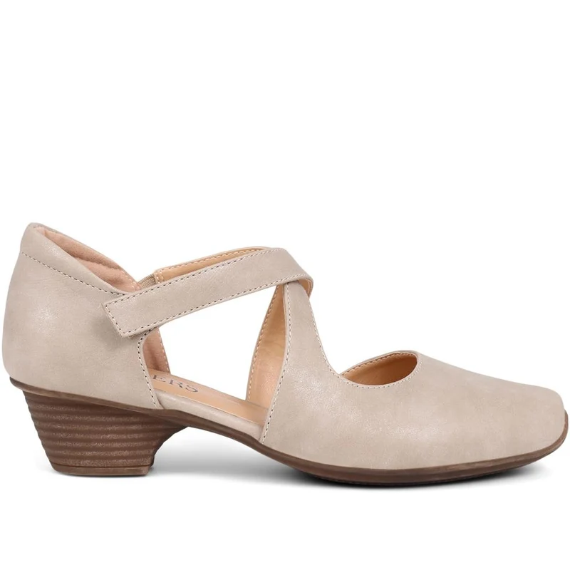 Low-Heeled Court Shoes - WBINS39078 / 325 127 - Taupe