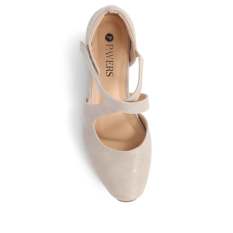 Low-Heeled Court Shoes - WBINS39078 / 325 127 - Taupe