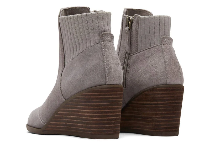 TOMS Damen-Stiefelette „Sadie“ aus Wildleder mit Keilabsatz – Grau